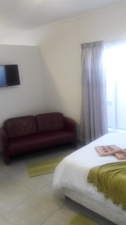 Self-Catering Studio, Unit 6 On Krupp Windhoek Bagian luar foto