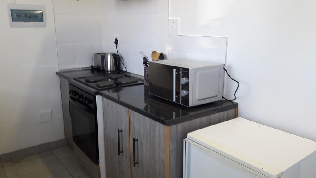 Self-Catering Studio, Unit 6 On Krupp Windhoek Bagian luar foto