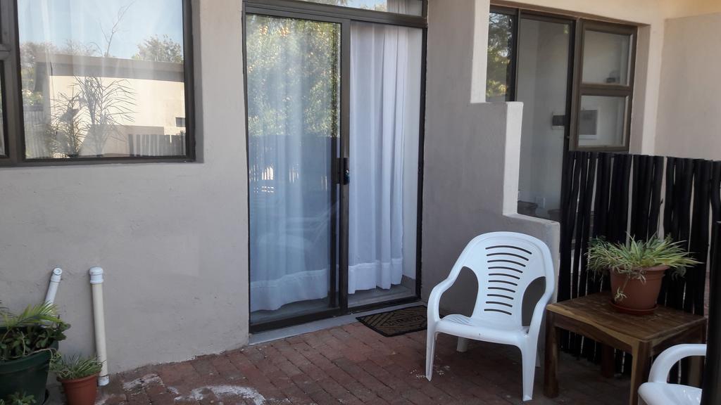 Self-Catering Studio, Unit 6 On Krupp Windhoek Bagian luar foto