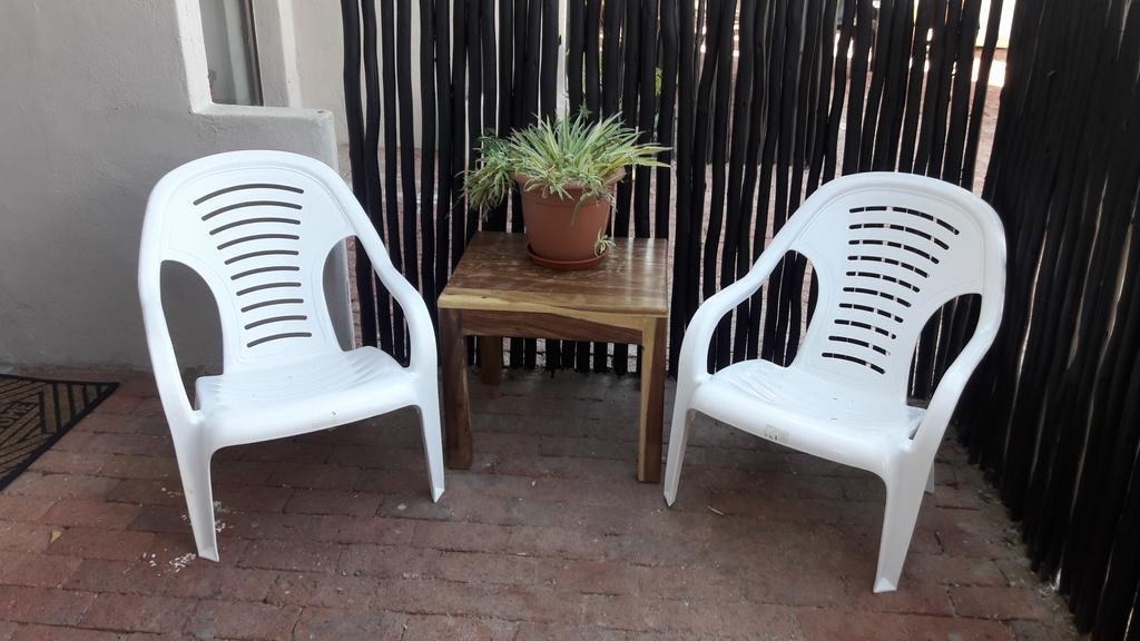 Self-Catering Studio, Unit 6 On Krupp Windhoek Bagian luar foto