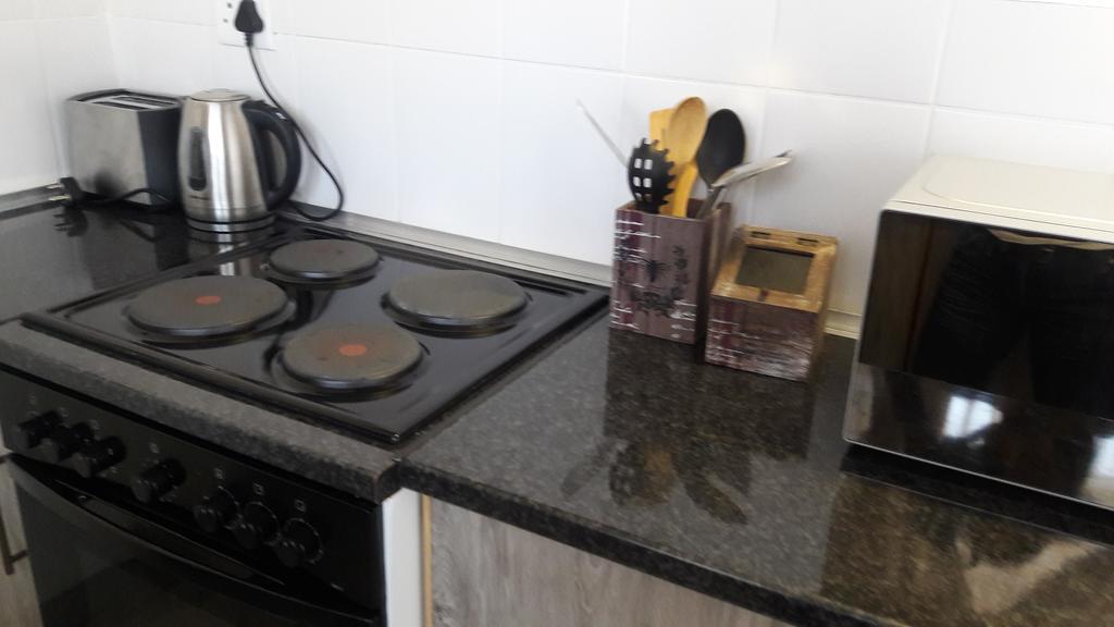Self-Catering Studio, Unit 6 On Krupp Windhoek Bagian luar foto