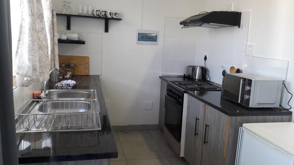 Self-Catering Studio, Unit 6 On Krupp Windhoek Bagian luar foto