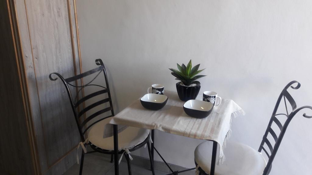 Self-Catering Studio, Unit 6 On Krupp Windhoek Bagian luar foto