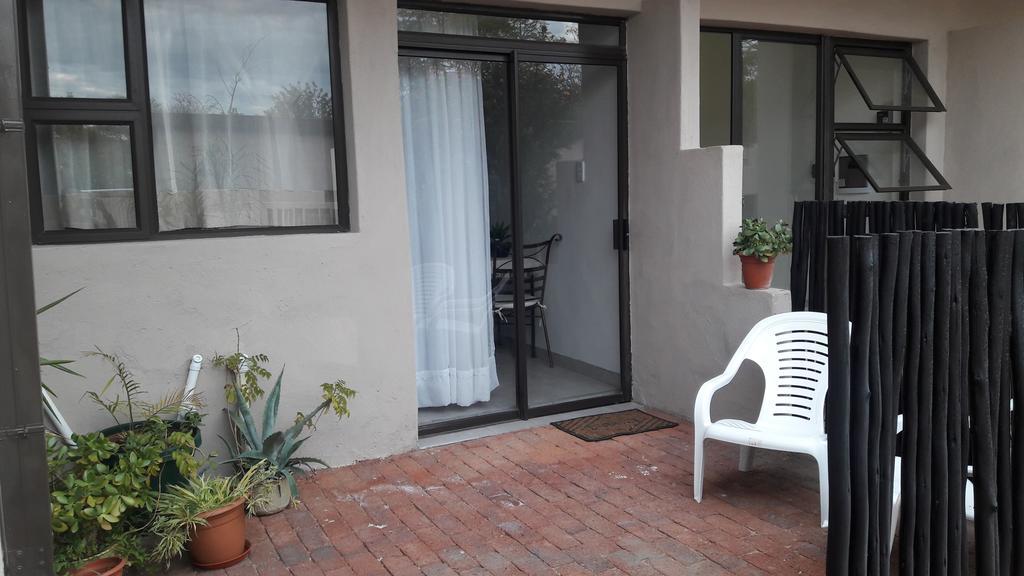 Self-Catering Studio, Unit 6 On Krupp Windhoek Bagian luar foto